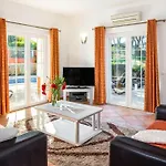 7+1 Bedroom Private Villa, Heated Pool, Games, Bbq فيلة
