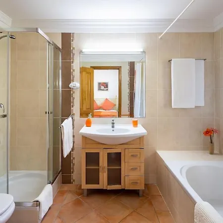 7+1 Bedroom Private Villa, Heated Pool, Games, Bbq Villa