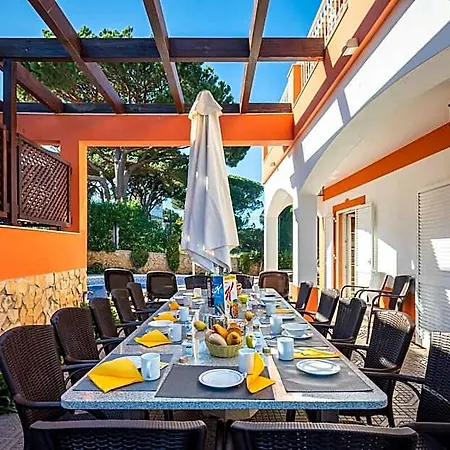 7+1 Bedroom Private Villa, Heated Pool, Games, Bbq