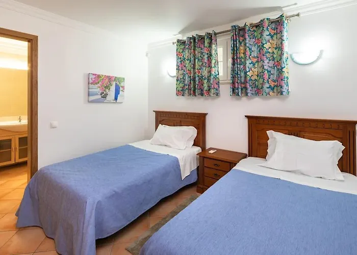 فيلة 7+1 Bedroom Private Villa, Heated Pool, Games, Bbq البوفيرا