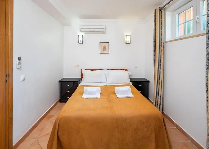 7+1 Bedroom Private Villa, Heated Pool, Games, Bbq فيلة *