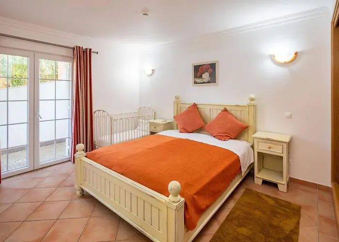 7+1 Bedroom Private Villa, Heated Pool, Games, Bbq فيلة البوفيرا