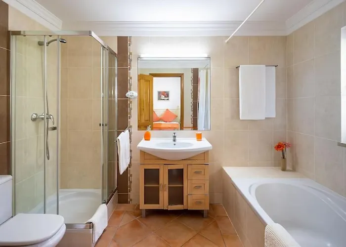 7+1 Bedroom Private Villa, Heated Pool, Games, Bbq فيلة